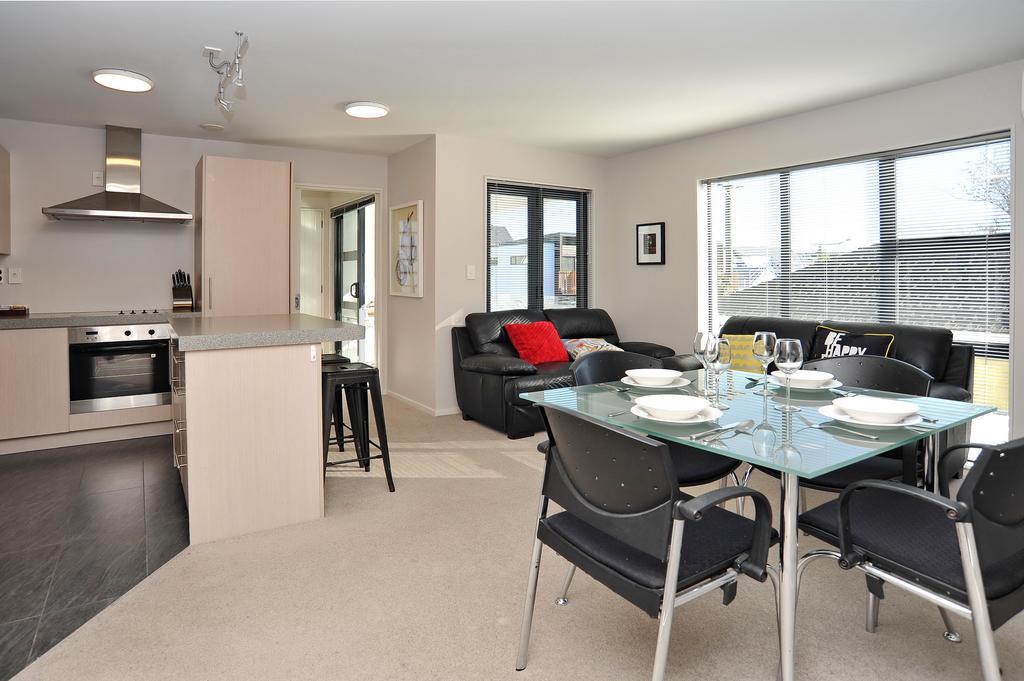 Carlton Villa 3 - Christchurch Holiday Homes ภายนอก รูปภาพ